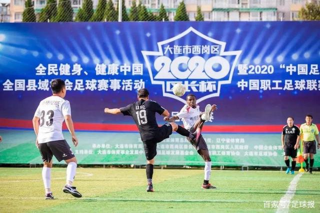 梅西家乡罗萨里奥竖起30米宏伟球衣以致敬